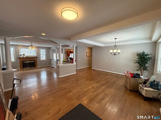 Building Photo - 104 Valley View Rd