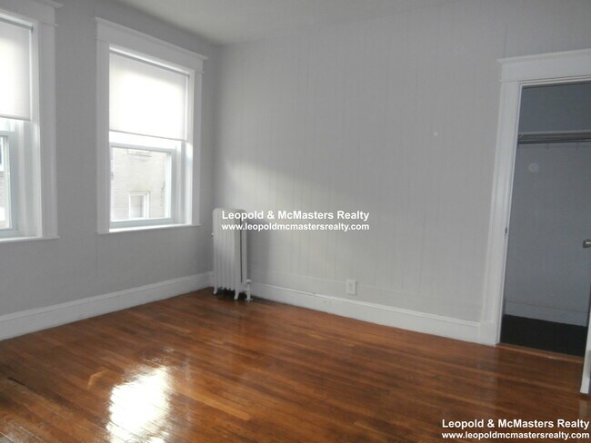 Foto del edificio - 64 Woodstock Ave