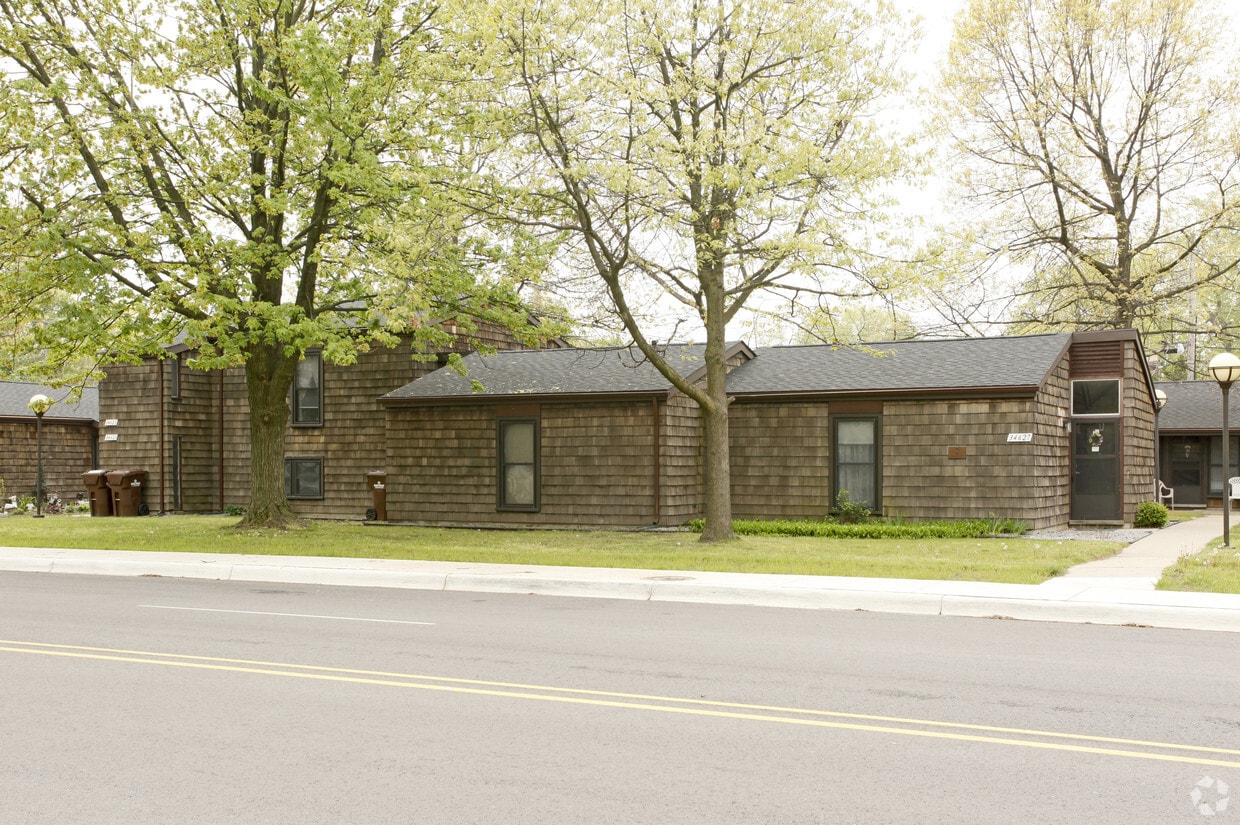 Building Photo - Glen Arms