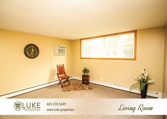 Building Photo - 2 bedroom apartment with attached garage
