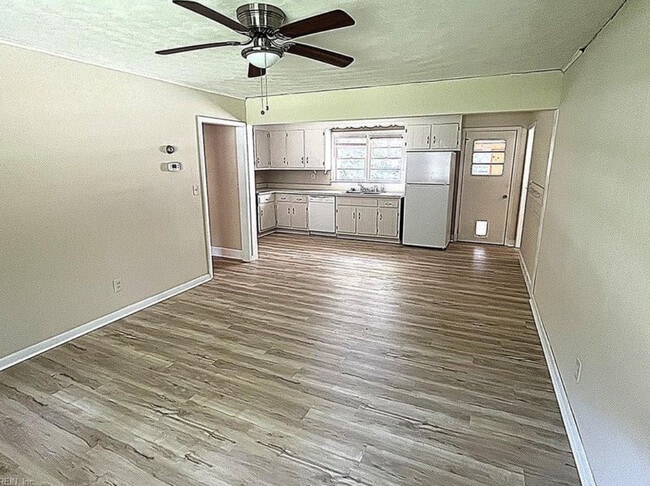 Building Photo - 229 Bridgeview Cir