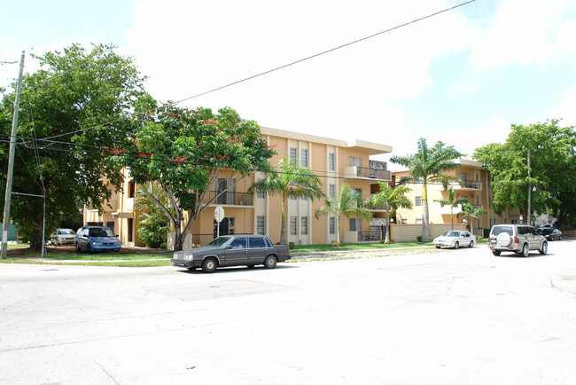 Building Photo - Causeway Apartments