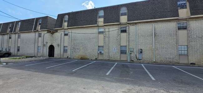 Building Photo - 650 Central Ave