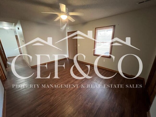 Building Photo - Spacious 2 bedroom now available in Spartanburg!