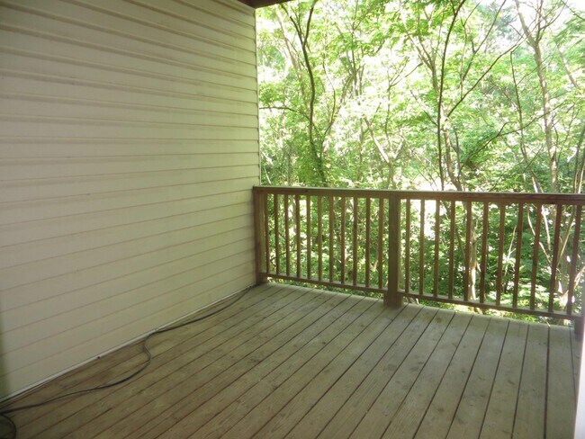 Building Photo - 8809 Fairview Bluff