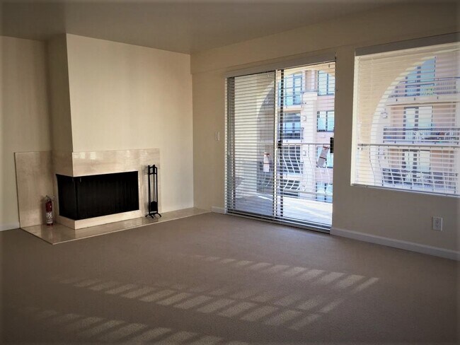 sala de estar/chimenea - 10129 Main St