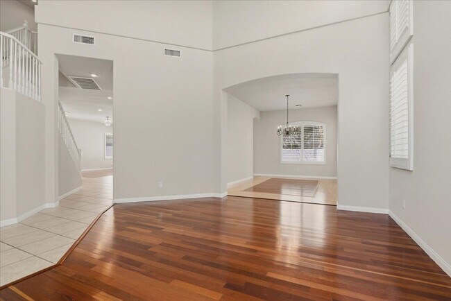 Foto del edificio - 2237 Timber Rose Dr