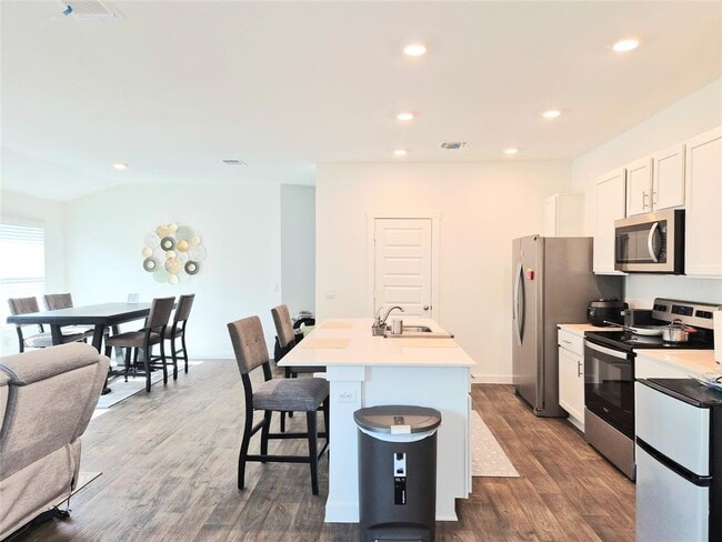 Building Photo - 501 Elm Crk Dr