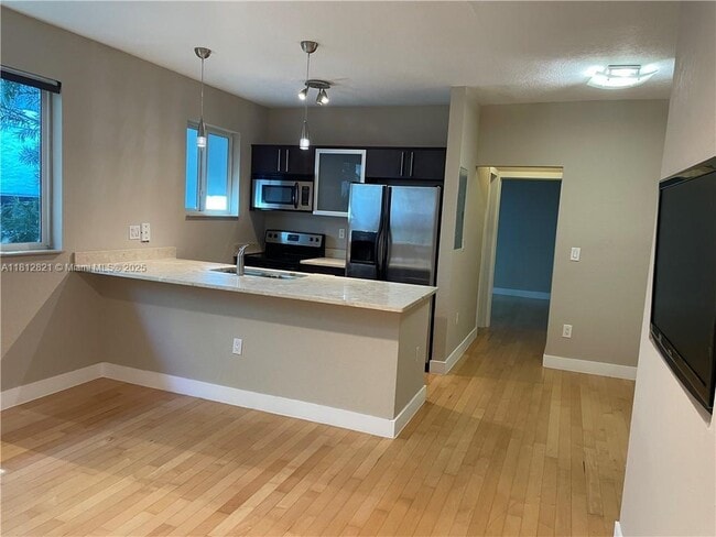 Foto del edificio - 7171 Bay Dr