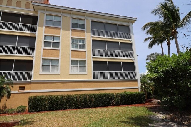 Building Photo - 255 West End Dr