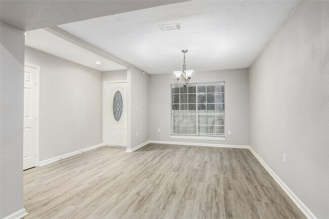 Foto del edificio - 1702 Athens Dr