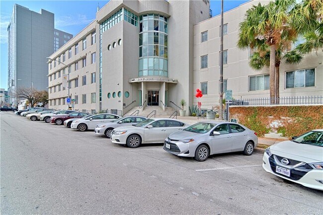 Foto del edificio - 410 E 5th St