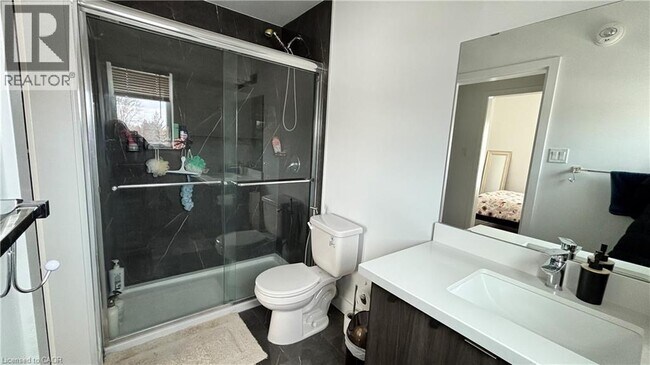 Photo du bâtiment - 408 Dundas St S