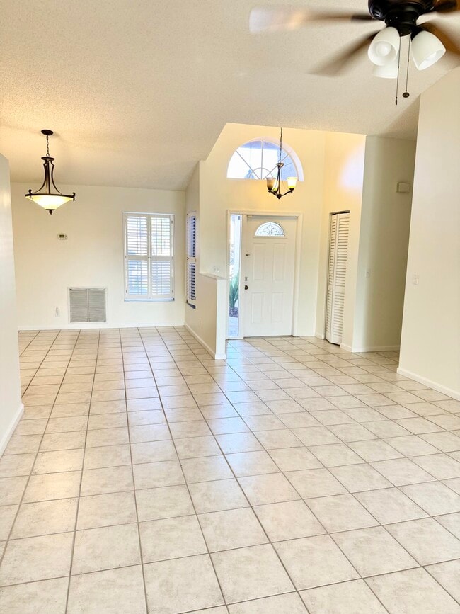Building Photo - 5609 Descartes Cir