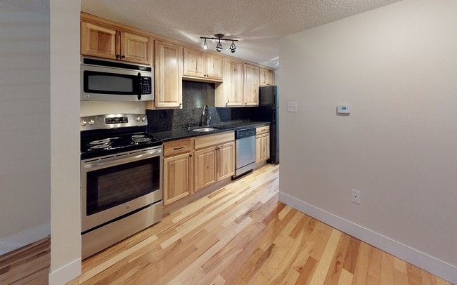 Stainless Steel Appliances - 22-33 Pearl
