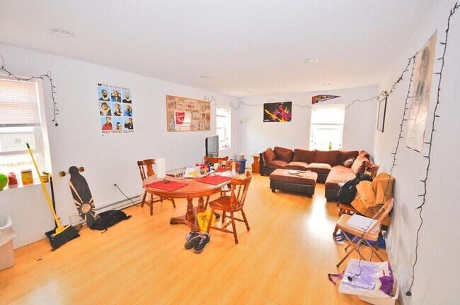 Photo - Three Bedroom and One bathroom apartment