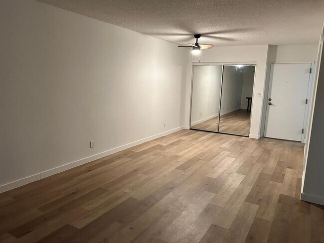 Foto del edificio - 3115 Oakland Shores Dr