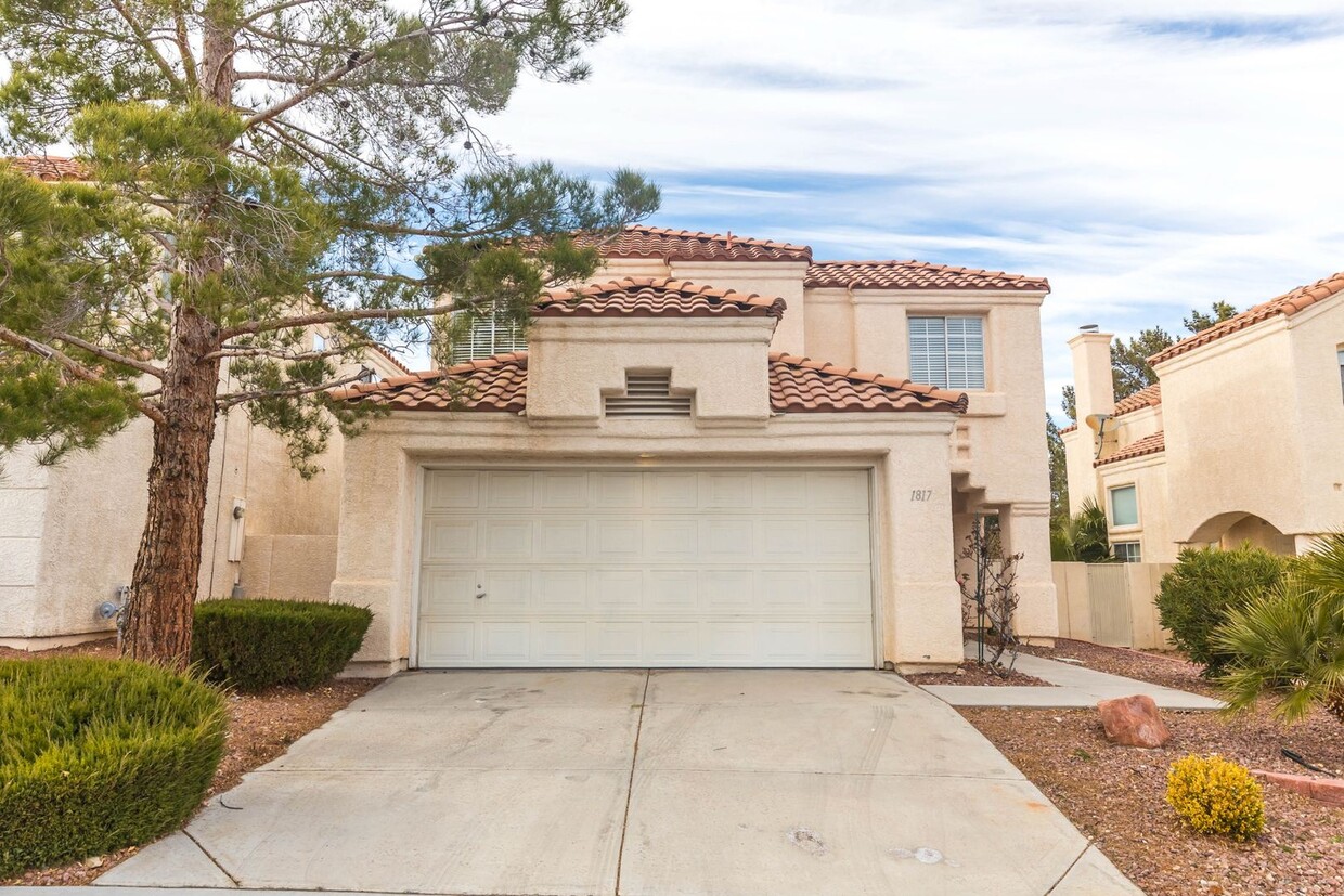 Foto principal - Coming Soon 3 Bedroom Home in Peccole Ranch!