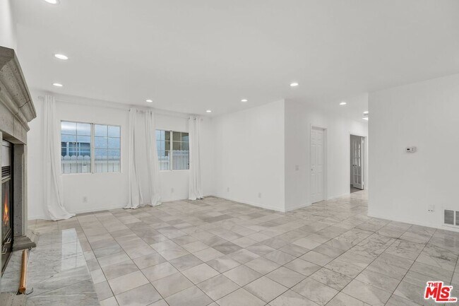 Building Photo - 4442 St Clair Ave