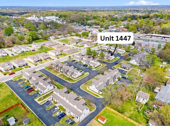 Foto del edificio - 1447 E Oakwood Ln