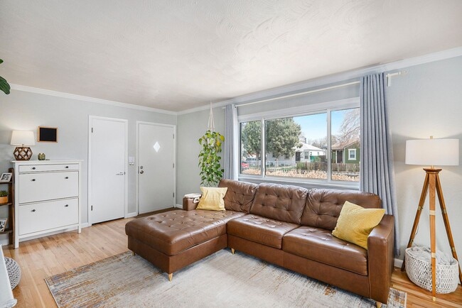 Building Photo - Charming 3Bed/1Bath Englewood Home
