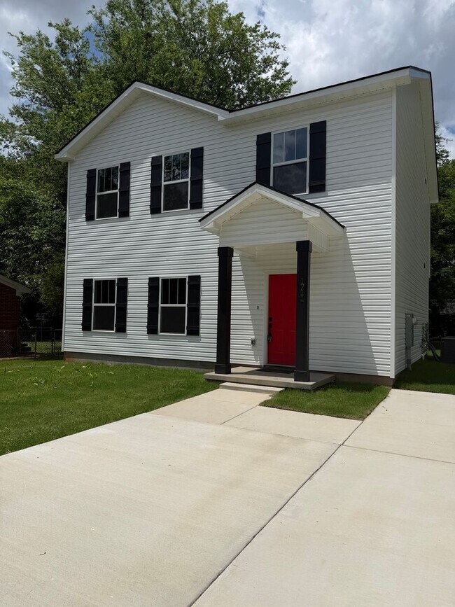 Foto del edificio - 1711 Golf Club Ln NW