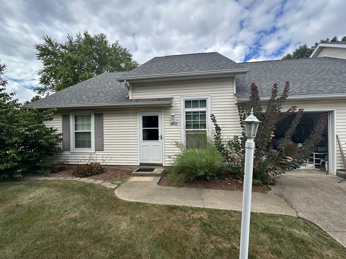 Foto principal - 2011 Eastbranch Cir NE