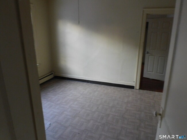 Building Photo - 293 Westland St