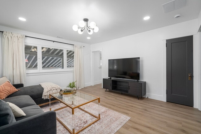 Building Photo - 430 S 400 W