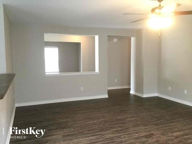 Building Photo - 605 Trillium Ln