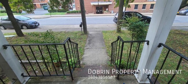 Building Photo - Renovated 5BD: Open floor plan - BLOCKS FR...