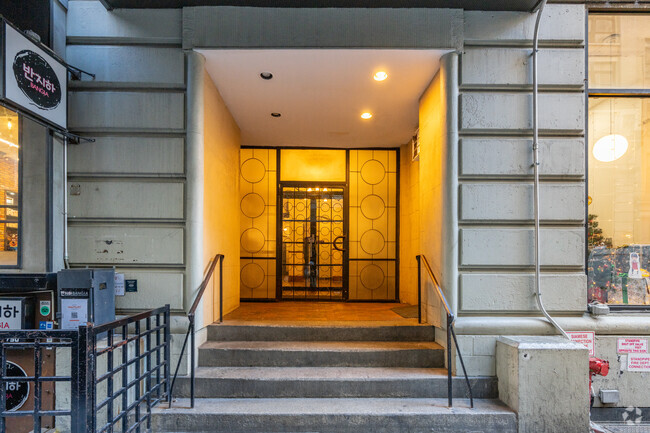 Building Photo - Stratford House Apartments