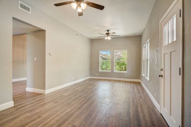 Building Photo - 2215 St Anthony Ave