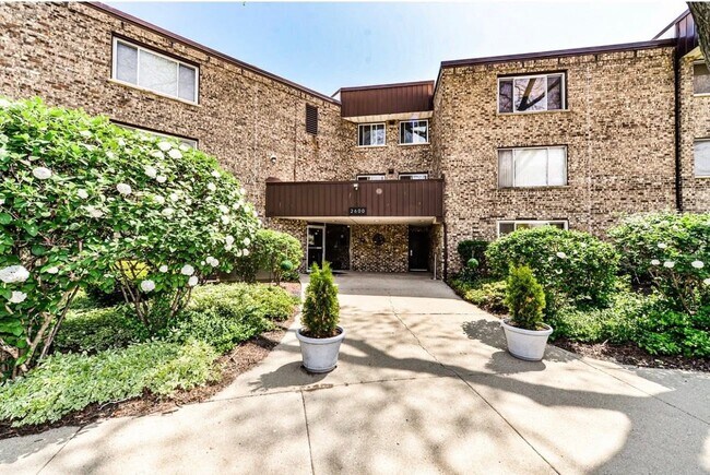 Building Photo - 2600 Brookwood Way Dr