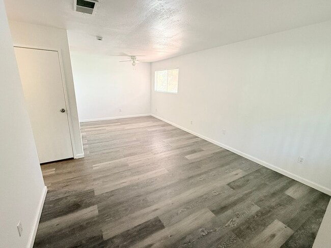 Foto del edificio - 2825 N Los Felices Rd