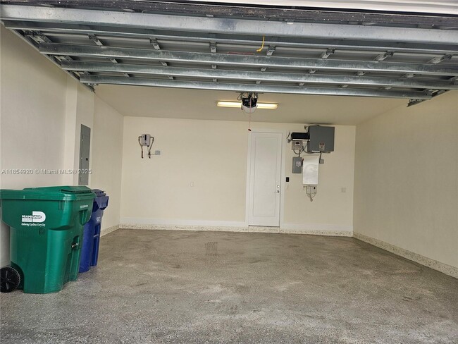 Foto del edificio - 6670 NW 105th Ct