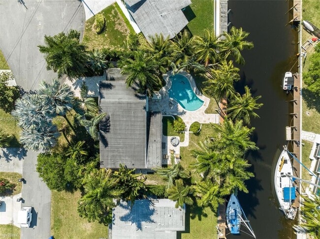 Building Photo - 3 br, 2.5 bath House - 2613 Tortugas Ln