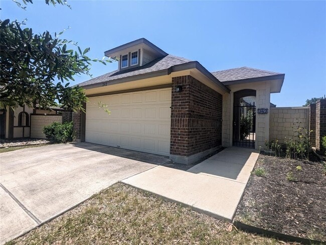 Building Photo - 242 Rock Bluff Ln