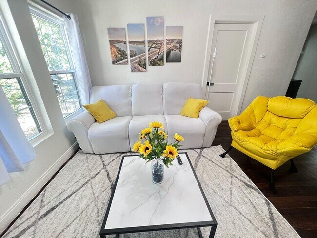 Foto del edificio - 3508 Clarkson Ave