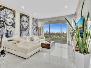 Building Photo - 3731 N Country Club Dr