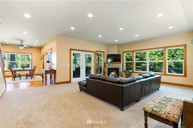 Foto del edificio - 4618 Lakeway Dr