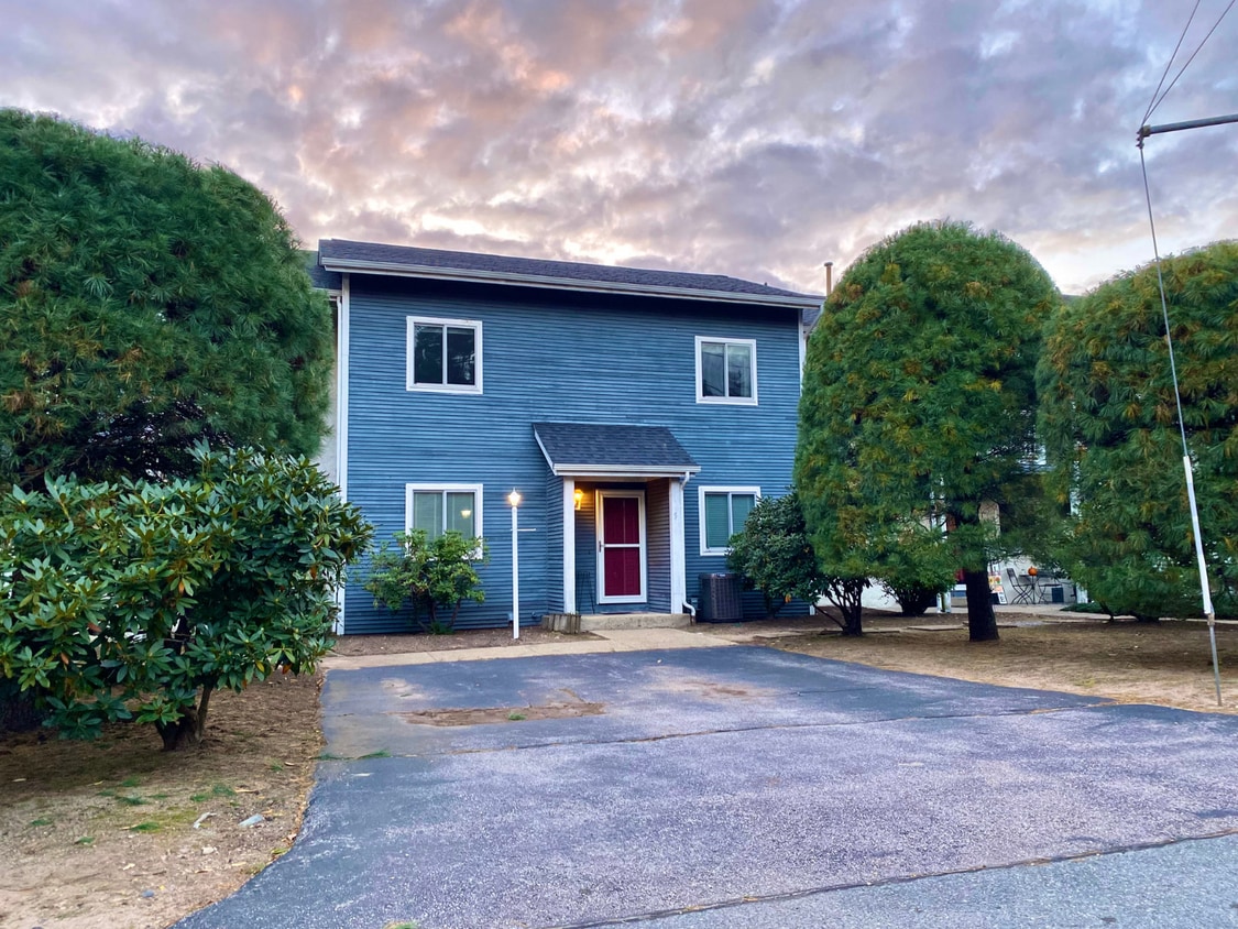 24 Magnolia St Unit 1E, Attleboro, MA 02703 Condo for Rent in