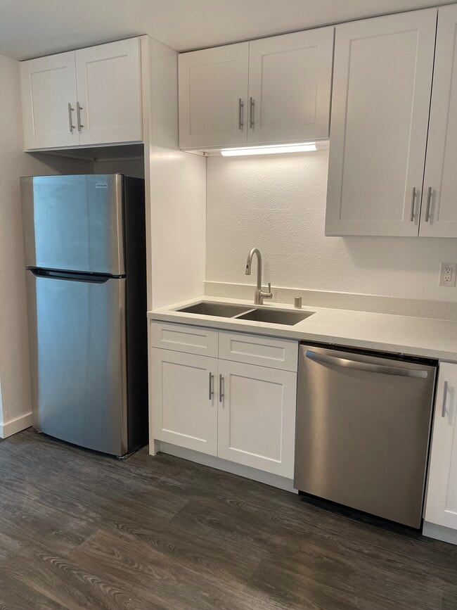 New appliances, cabinets, counters - 324 S Lafayette Ave