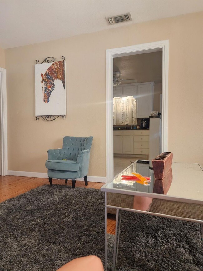 Building Photo - 603 Estel Street