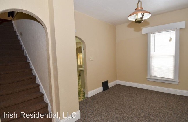 Building Photo - 2 br, 1 bath Room For Rent - 814 E Sorin St