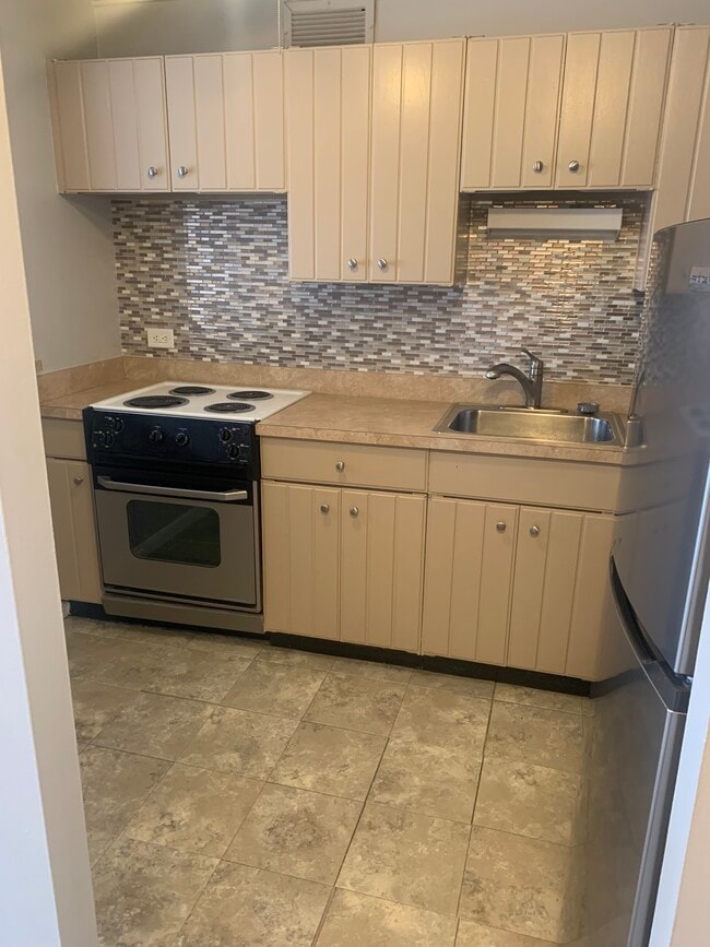Photo - 3930 N Pine Grove Ave (Chicago, IL) Apartment