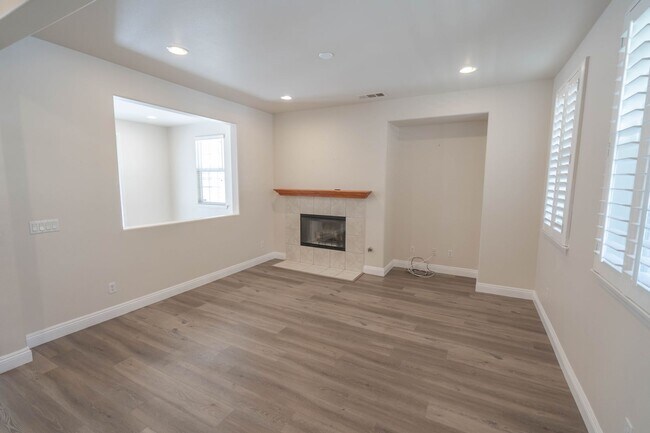 Foto del edificio - Charming 3-Bedroom Home in Valencia's Cree...