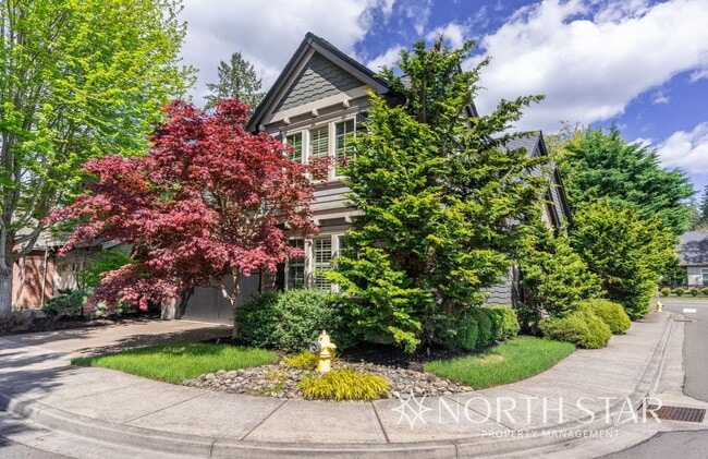 Building Photo - Idyllic Lake Oswego Home