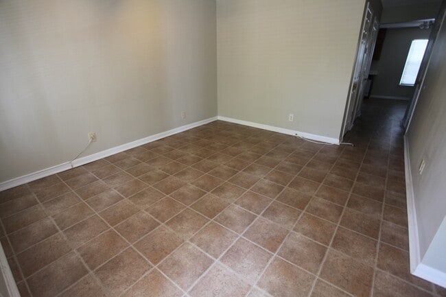 Photo - 2 Bed, 2 Bath Apartment – Close to Shoppin...