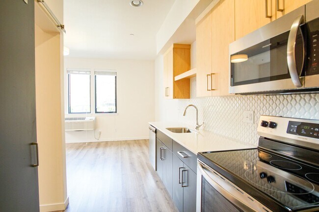 Foto del edificio - John's Landing-Modern & Spacious 1 Bdr w/Condo-Grade Finishes Ready Soon!!